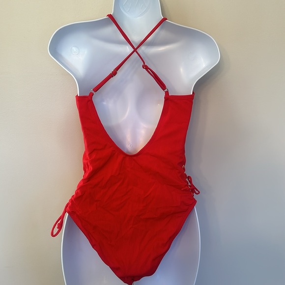Red one piece - Picture 4 of 4
